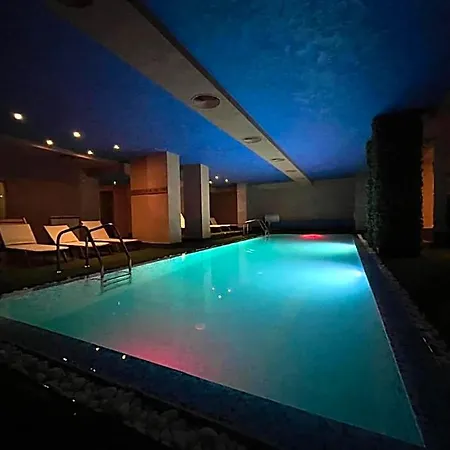 Charming Comfortable At Cornelia Deluxe With Free Pool And 라즐로그