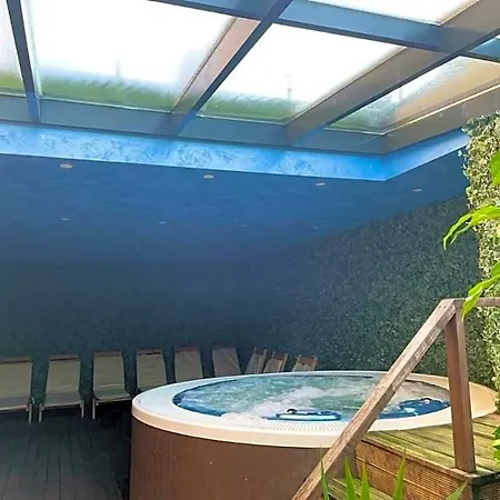 Charming Comfortable At Cornelia Deluxe With Free Pool And